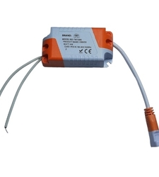 درایور ال ای دی (4-7)*1W قابدار - ولتاژ ورودی 220 ولت با فیش خرچنگی